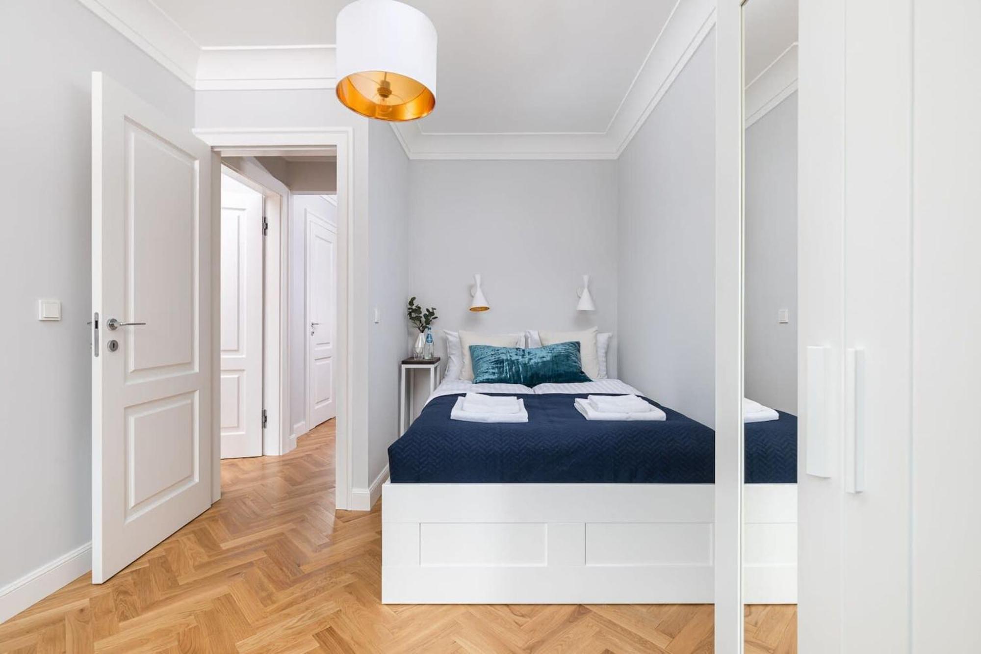 Plac Zamkowy - Apartment With City View By Noclegi Renters Warszawa Eksteriør billede