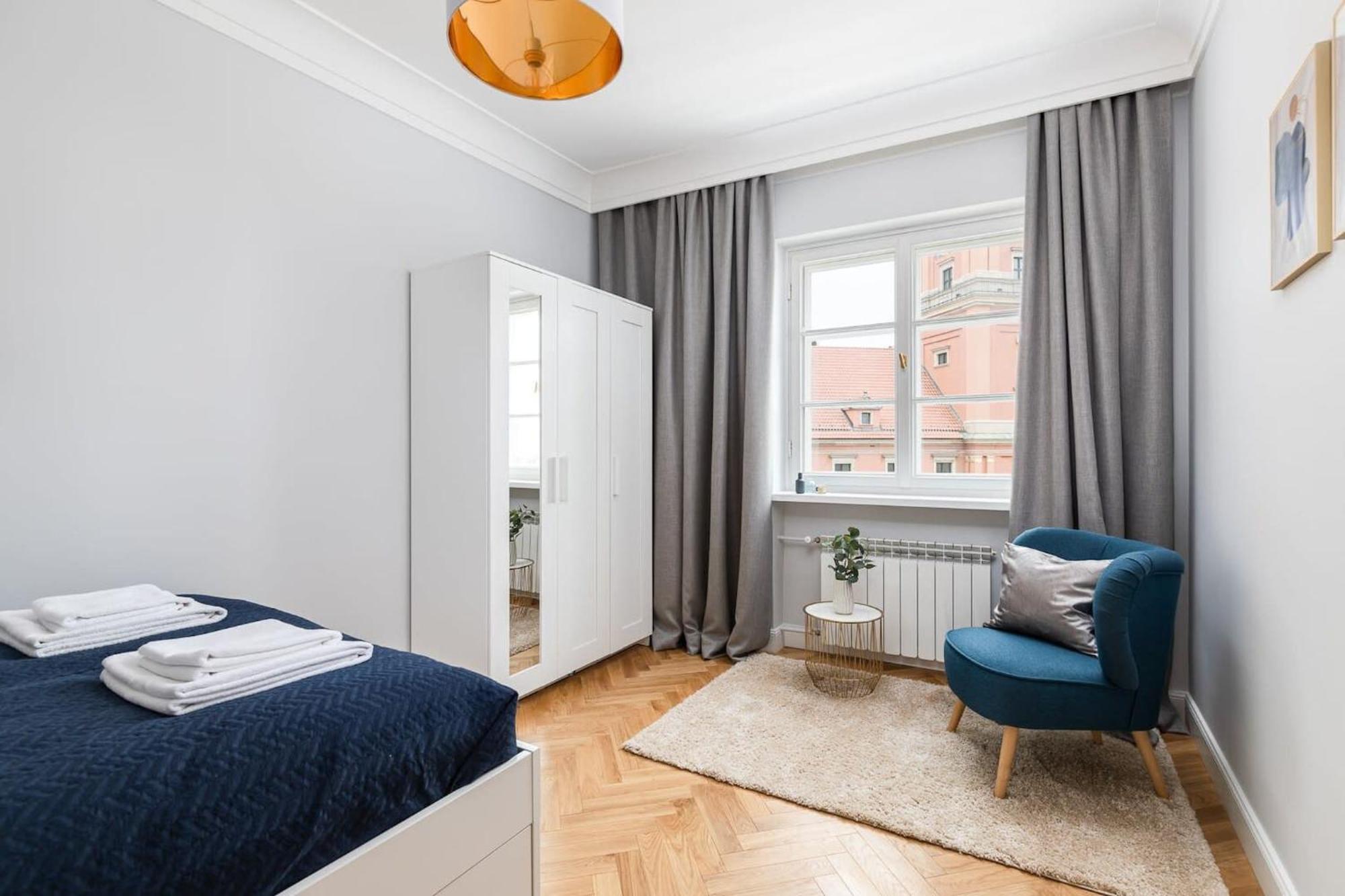 Plac Zamkowy - Apartment With City View By Noclegi Renters Warszawa Eksteriør billede
